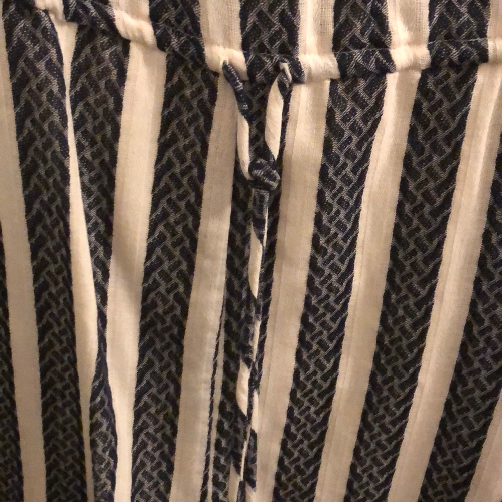 Universal Threads Romper - Picture 3 of 5